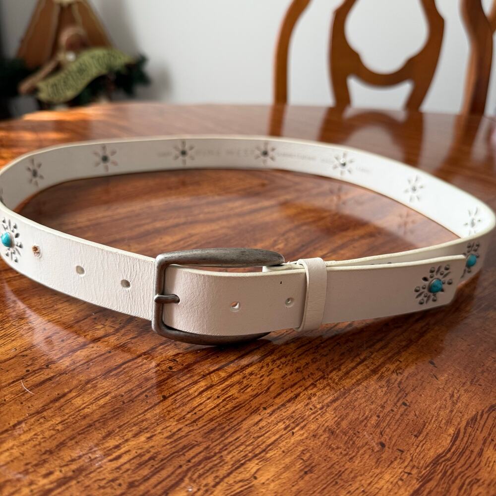 Women’s Nine West white Western style leather belt w faux turquoise flower Sz L